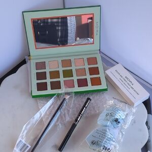 Moi Vibrant Eyeshadow Palette with Farmasi Ink Eyeliner & Brush + Sponges.